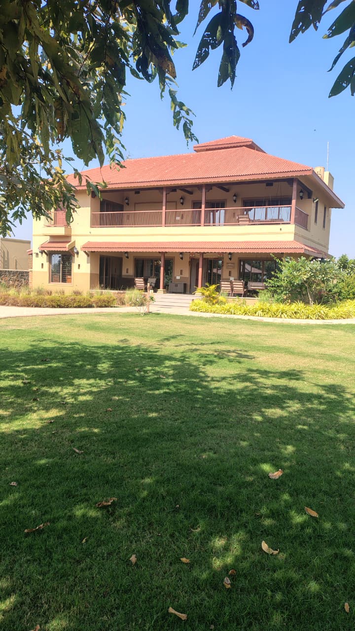 Bungalow with front lawn and hedge planting by GreenLand Landscape